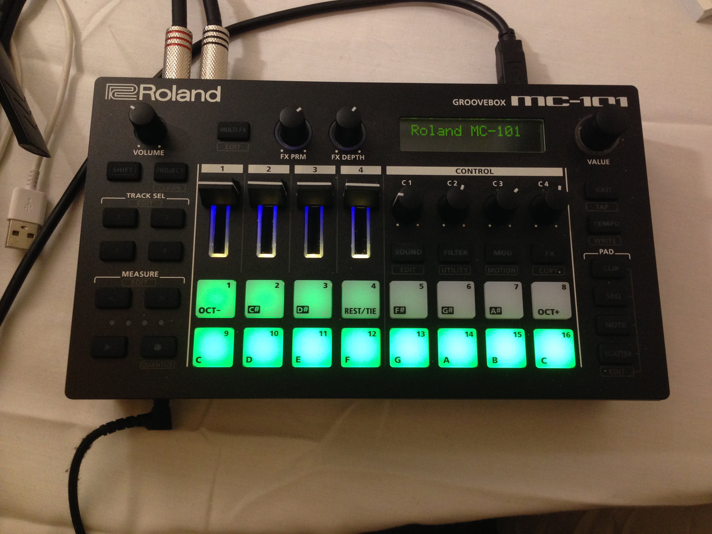 GEAR: Roland MC-101 Groovebox Sampler Synth Sequencer