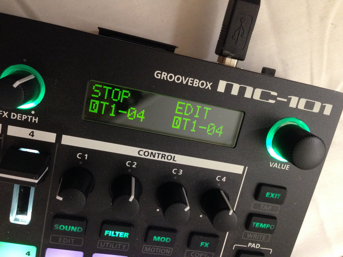 GEAR: Roland MC-101 Groovebox Sampler Synth Sequencer