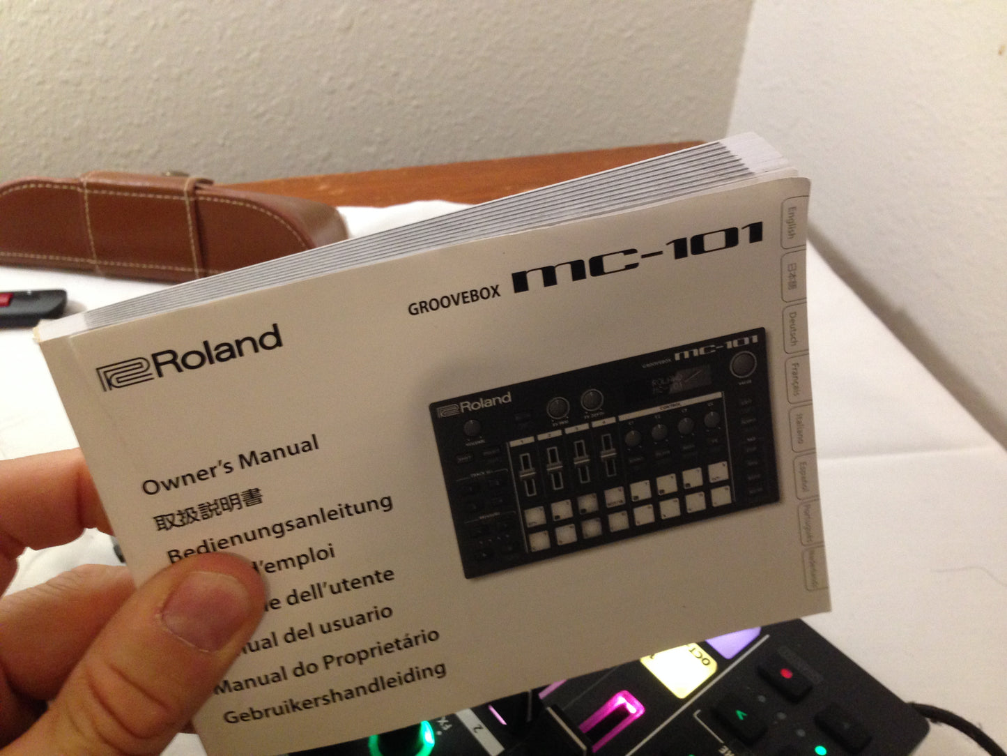 GEAR: Roland MC-101 Groovebox Sampler Synth Sequencer